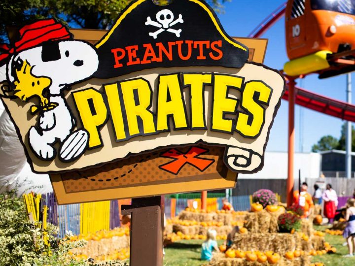 A Snoopy pirate sign at Carowinds.