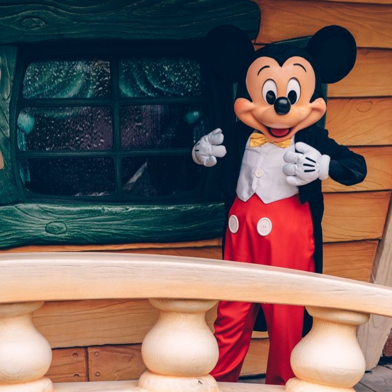 Real Moms of Disney: How to Get Nervous Kids Comfortable with Disney Characters