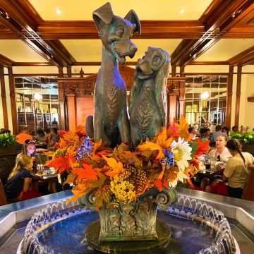 A statue of Lady & The Tramp inside of Tony's Restaurant.