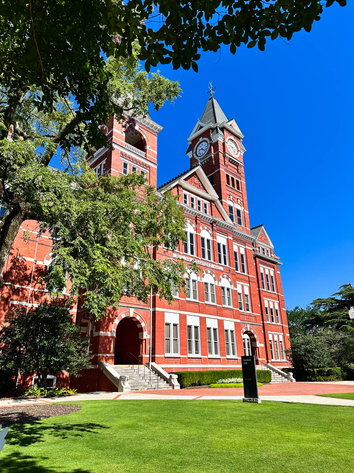 A red brick building on campus.