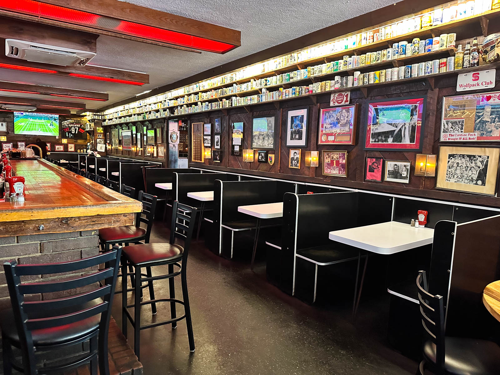 The inside of the Player's Retreat restaurant at NC State.