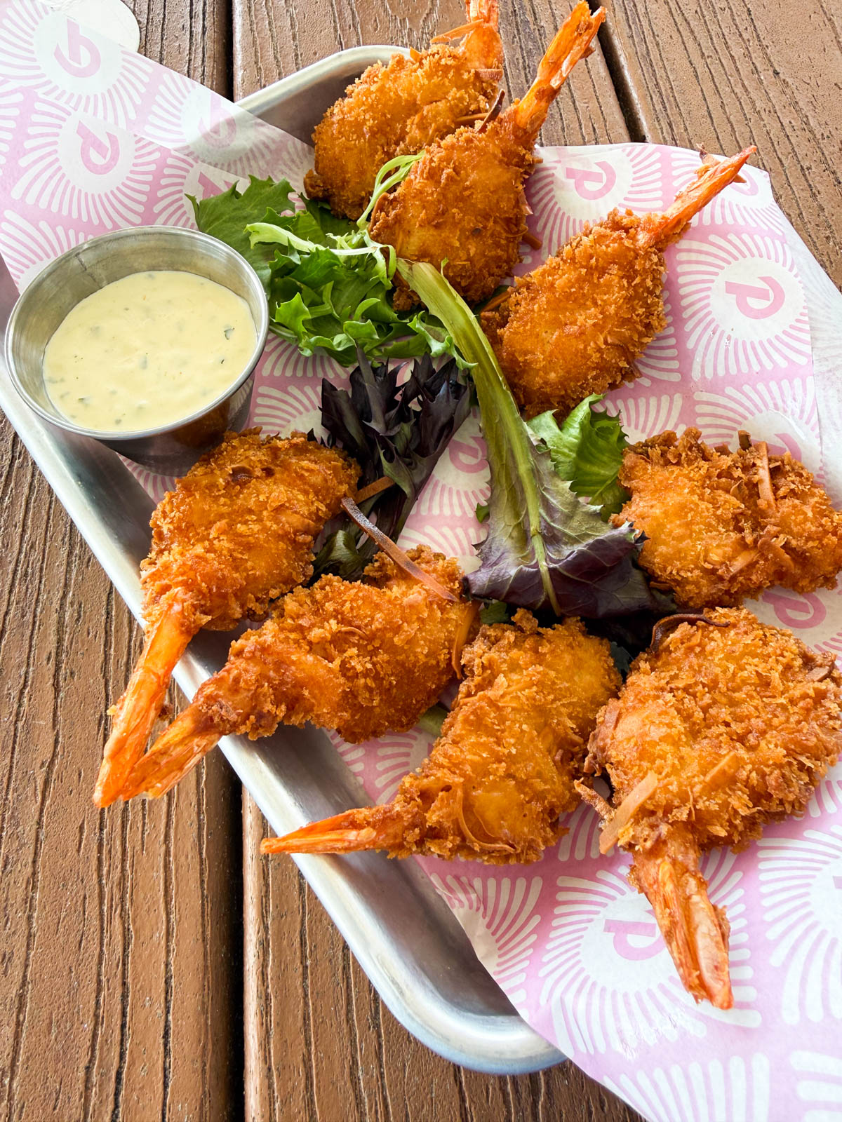 A platter of fried shrimp and dipping sauce.